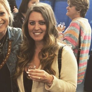 Meet your Posher, Jenel